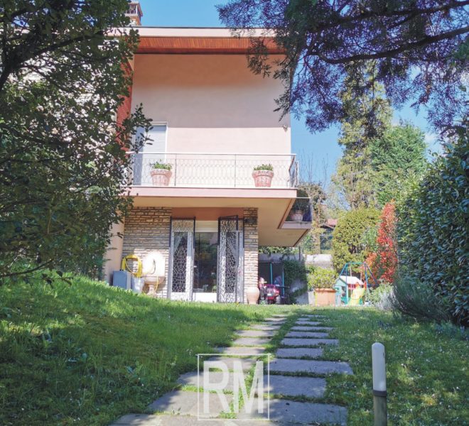 Bergamo Loreto trilocale in villa due bagni giardino esclusivo cantina lavanderia