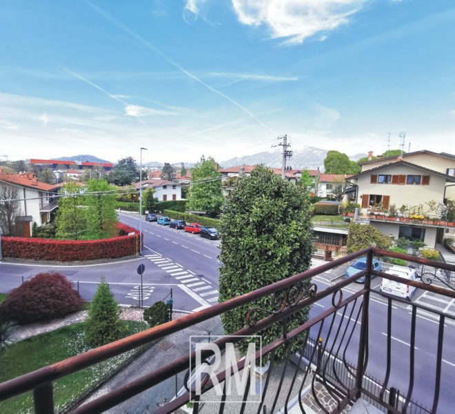 Mozzo Pascoletto trilocale ultimo piano solaio box no spese condominiali porzione giardino