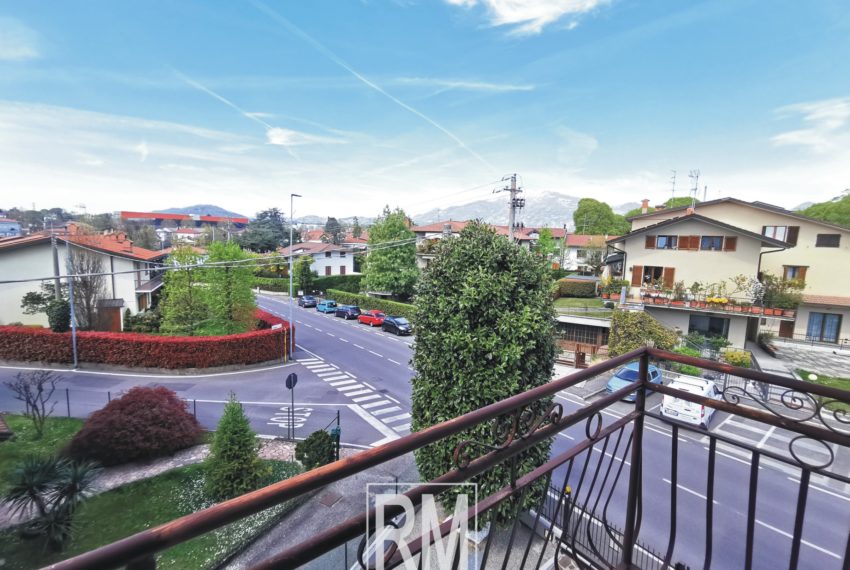 Mozzo Pascoletto trilocale ultimo piano solaio box no spese condominiali porzione giardino