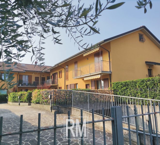 Mozzo trilocale piano primo mansarda due terrazze box riscaldamento autonomo cucina abitabile