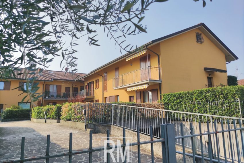 Mozzo trilocale piano primo mansarda due terrazze box riscaldamento autonomo cucina abitabile