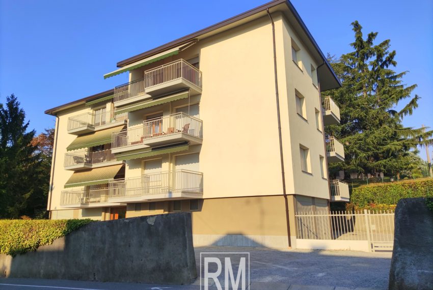 Mozzo trilocale primo piano box cantina ascensore piccola palazzina libero 4 lati terrazza