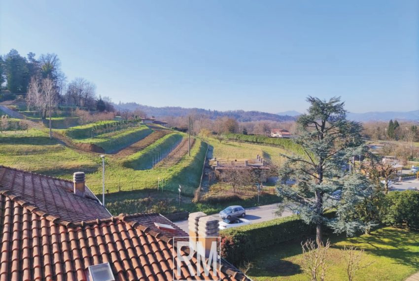 Ponteranica bilocale mansarda arredato NO spese condominiali solaio ripostiglio piccola palazzina riscaldamento autonomo