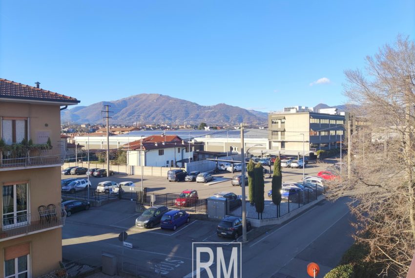Ponte San Pietro bilocale trilocale terzo piano ripostiglio terrazza cantina box piscina Aruba campo sportivo