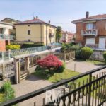 Curno trilocale primo piano box terrazza solaio riscaldamento autonomo cucina abitabile giardino