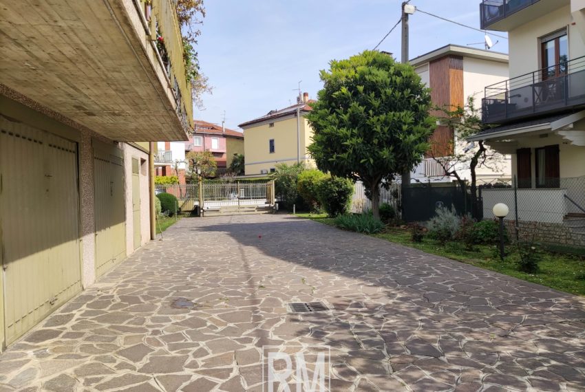 cortile / accesso al box