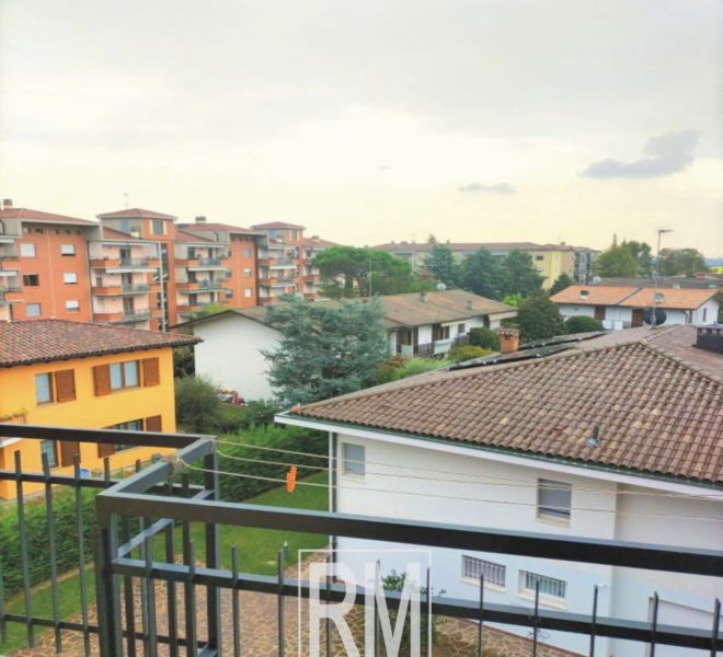 Curno Borghetto quadrilocale trilocale garage box piano terzo terrazza vivibile vista sui colli luminoso