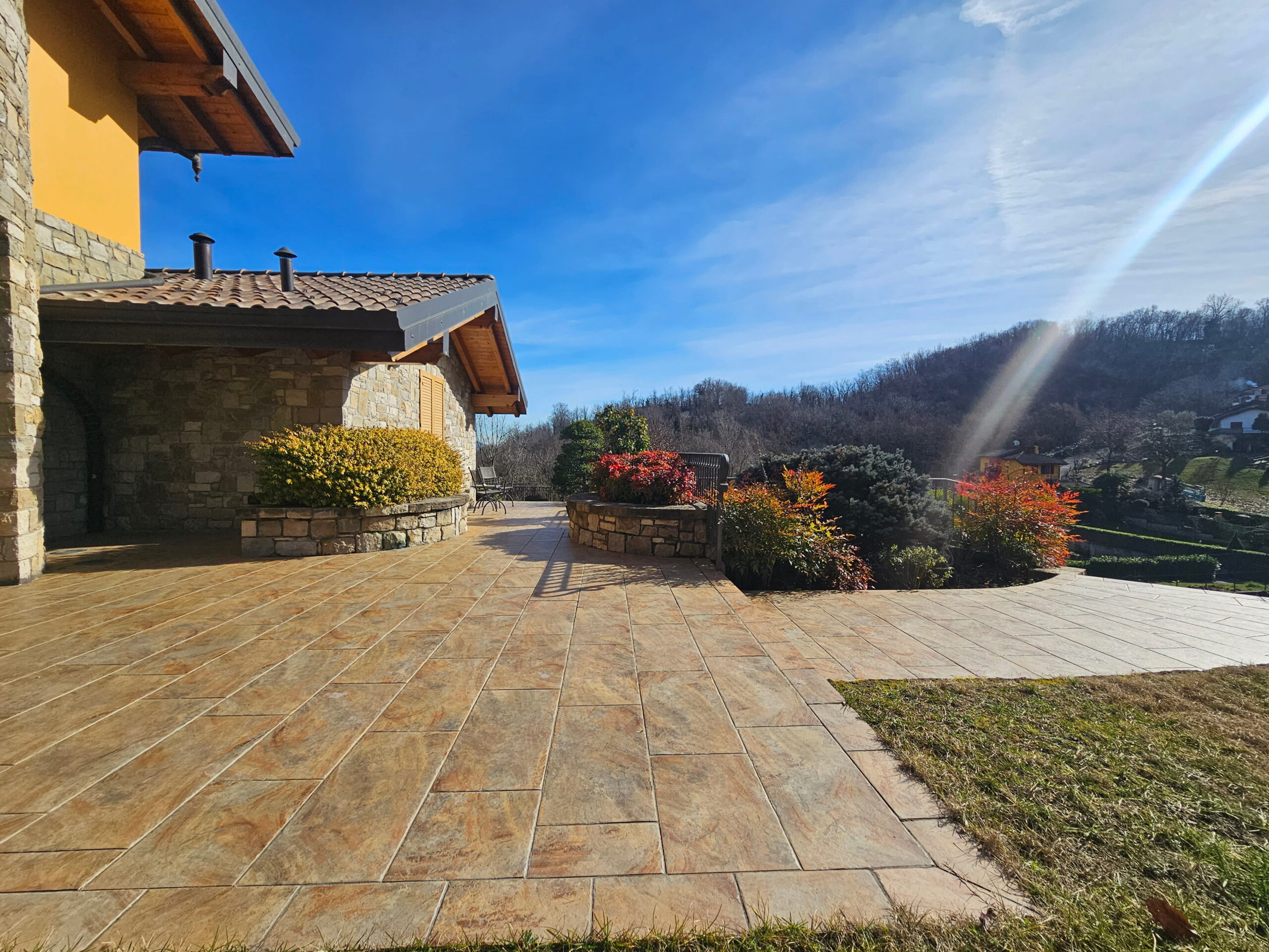 PALAZZAGO – VILLA DI PRESTIGIO IMMERSA NEL VERDE